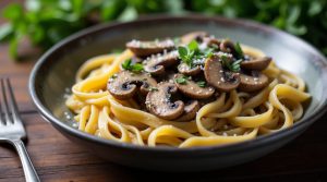 Домашняя лапша с грибами и сливочным соусом на плите - Mare in Italy